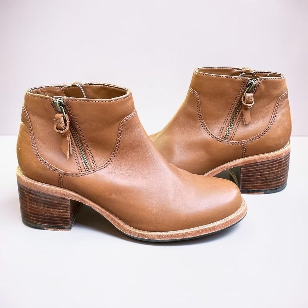 Old Money Clarks Clarkdale Dawn Tan Leather Chelsea Block Heel Ankle Boots 7M
